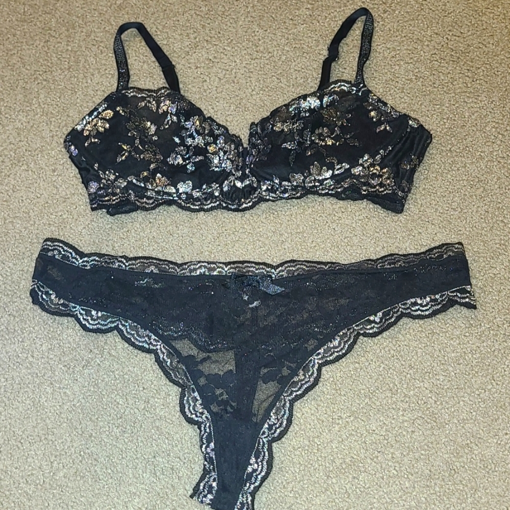 Victoria's Secret very sexy 2 pc bra & thong set, bra size 38C, panties size XL
